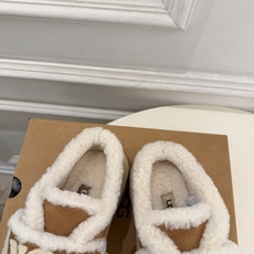 UGG 2026秋冬新品 复古魔术贴休闲毛毛鞋 这款丑萌鞋今年非常爆,色彩搭配非常时尚 超酷个性非常强!潮派炸街!各大 UGG 2026秋冬新品 复古魔术贴休闲毛毛鞋 这款丑萌鞋今年非常爆,色彩搭配非常时尚 超酷个性非常强!潮派炸街!各大