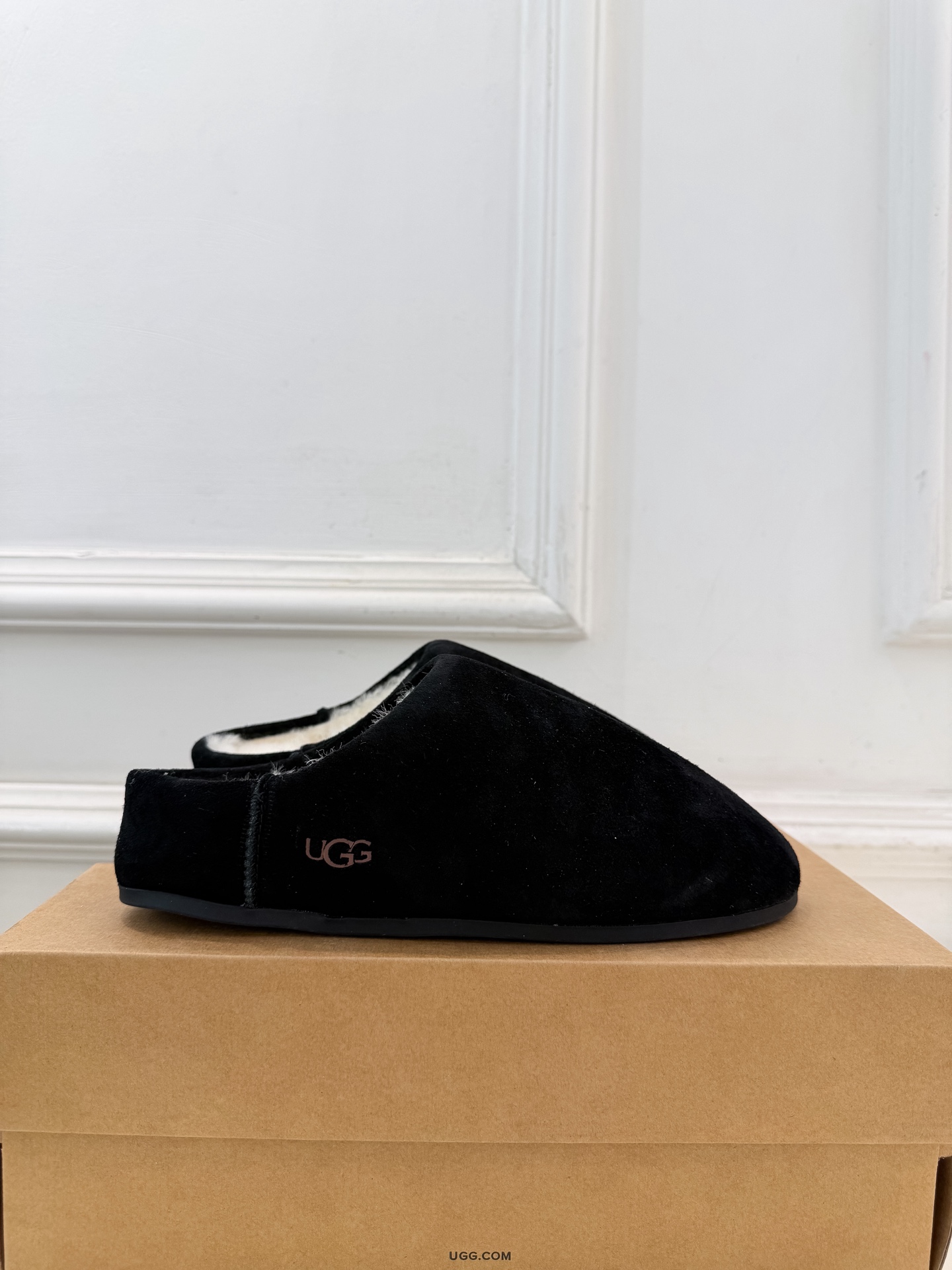 UGG  2026秋冬新品 复古包头一脚蹬休闲毛毛半拖 这款丑萌鞋今年非常爆，色彩搭配非常时尚 超酷个性非常强！潮派炸街