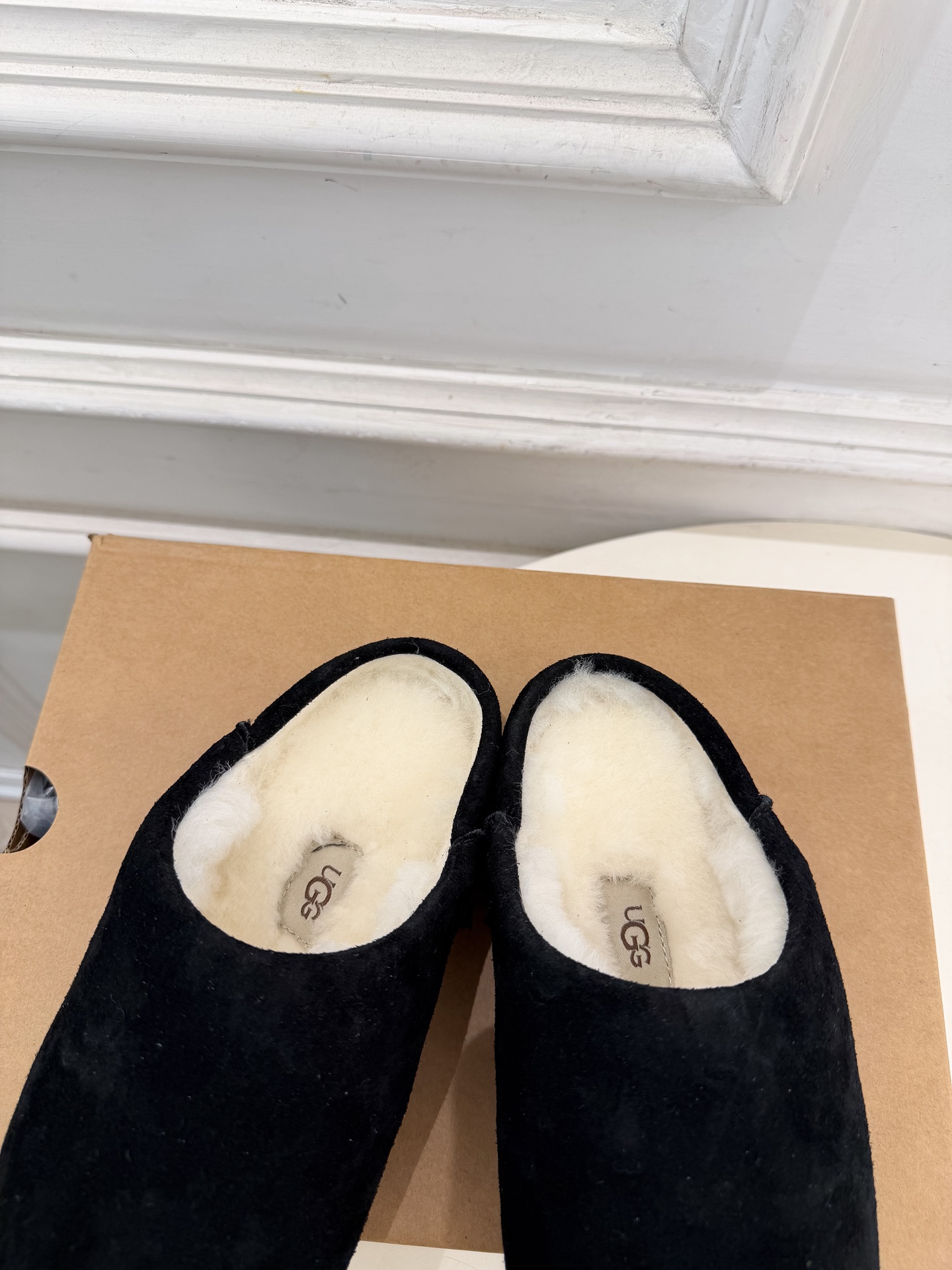 UGG  2026秋冬新品 复古包头一脚蹬休闲毛毛半拖 这款丑萌鞋今年非常爆，色彩搭配非常时尚 超酷个性非常强！潮派炸街