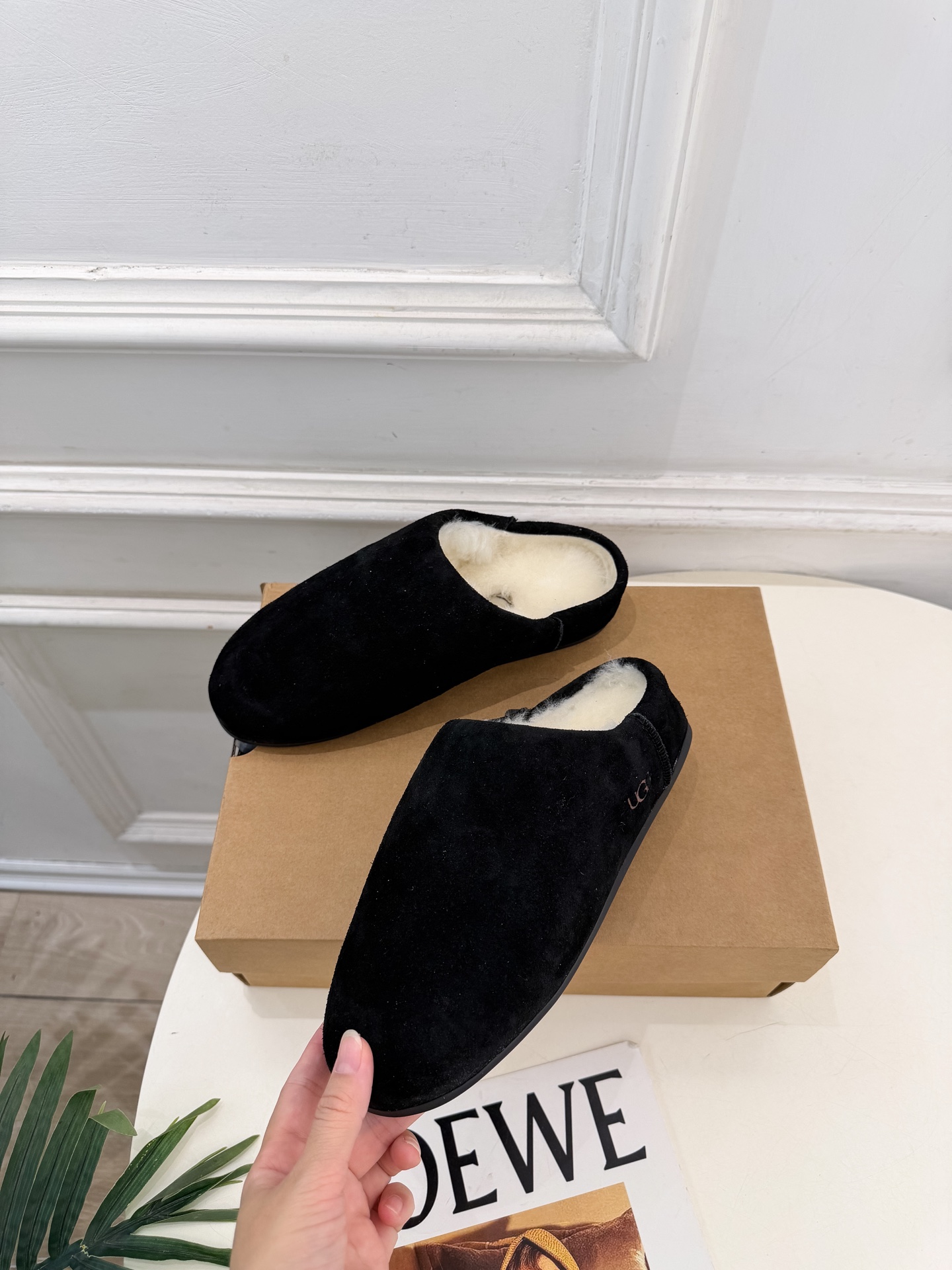 UGG  2026秋冬新品 复古包头一脚蹬休闲毛毛半拖 这款丑萌鞋今年非常爆，色彩搭配非常时尚 超酷个性非常强！潮派炸街