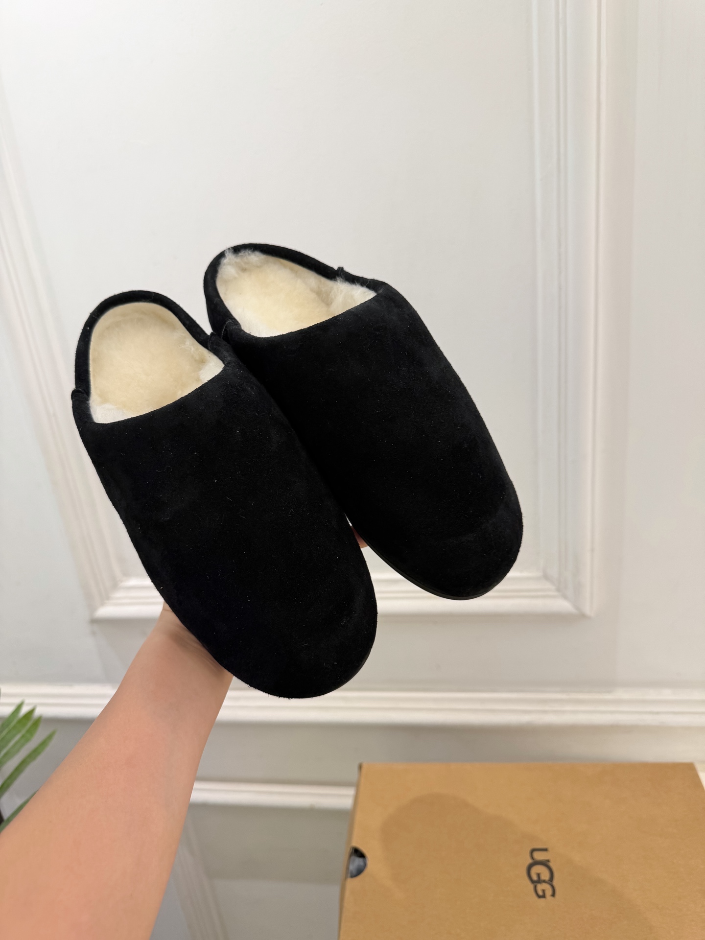 UGG  2026秋冬新品 复古包头一脚蹬休闲毛毛半拖 这款丑萌鞋今年非常爆，色彩搭配非常时尚 超酷个性非常强！潮派炸街