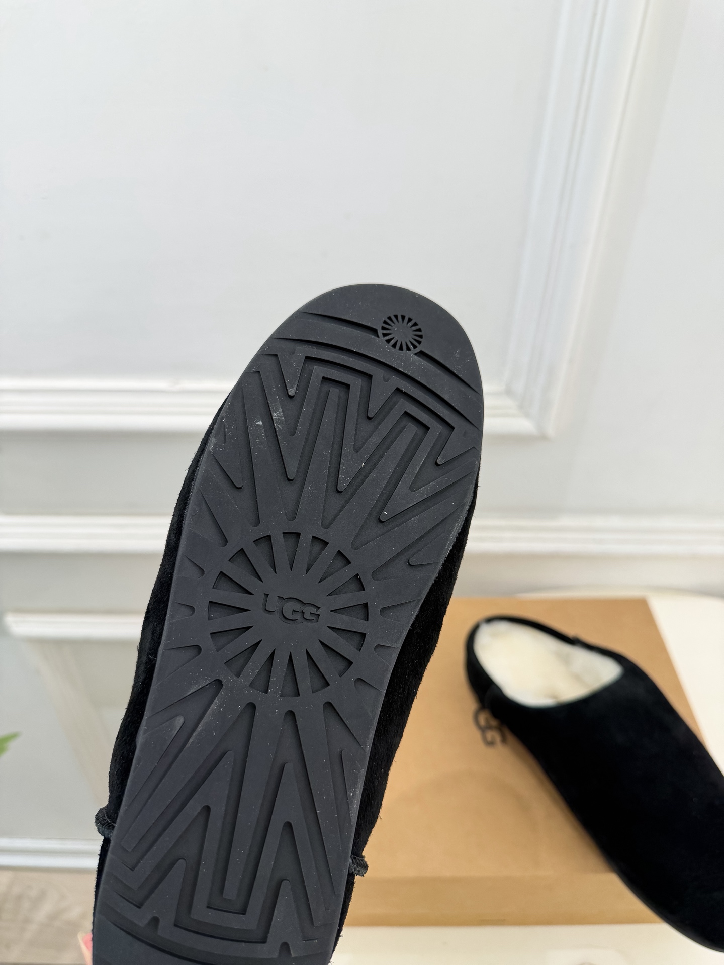 UGG  2026秋冬新品 复古包头一脚蹬休闲毛毛半拖 这款丑萌鞋今年非常爆，色彩搭配非常时尚 超酷个性非常强！潮派炸街