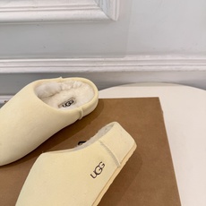 UGG 2026秋冬新品 复古包头一脚蹬休闲毛毛半拖 这款丑萌鞋今年非常爆,色彩搭配非常时尚 超酷个性非常强!潮派炸街 UGG 2026秋冬新品 复古包头一脚蹬休闲毛毛半拖 这款丑萌鞋今年非常爆,色彩搭配非常时尚 超酷个性非常强!潮派炸街