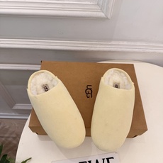 UGG 2026秋冬新品 复古包头一脚蹬休闲毛毛半拖 这款丑萌鞋今年非常爆,色彩搭配非常时尚 超酷个性非常强!潮派炸街 UGG 2026秋冬新品 复古包头一脚蹬休闲毛毛半拖 这款丑萌鞋今年非常爆,色彩搭配非常时尚 超酷个性非常强!潮派炸街