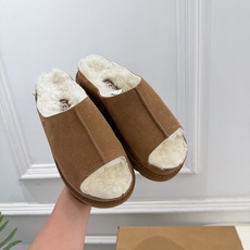 UGG 2026秋冬新品 复古厚底松糕毛毛拖鞋 这款丑萌鞋今年非常爆,色彩搭配非常时尚 超酷个性非常强!潮派炸街!各 UGG 2026秋冬新品 复古厚底松糕毛毛拖鞋 这款丑萌鞋今年非常爆,色彩搭配非常时尚 超酷个性非常强!潮派炸街!各