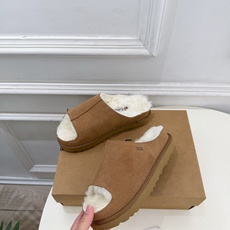 UGG 2026秋冬新品 复古厚底松糕毛毛拖鞋 这款丑萌鞋今年非常爆,色彩搭配非常时尚 超酷个性非常强!潮派炸街!各 UGG 2026秋冬新品 复古厚底松糕毛毛拖鞋 这款丑萌鞋今年非常爆,色彩搭配非常时尚 超酷个性非常强!潮派炸街!各