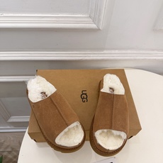 UGG 2026秋冬新品 复古厚底松糕毛毛拖鞋 这款丑萌鞋今年非常爆,色彩搭配非常时尚 超酷个性非常强!潮派炸街!各 UGG 2026秋冬新品 复古厚底松糕毛毛拖鞋 这款丑萌鞋今年非常爆,色彩搭配非常时尚 超酷个性非常强!潮派炸街!各