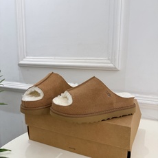 UGG 2026秋冬新品 复古厚底松糕毛毛拖鞋 这款丑萌鞋今年非常爆,色彩搭配非常时尚 超酷个性非常强!潮派炸街!各 UGG 2026秋冬新品 复古厚底松糕毛毛拖鞋 这款丑萌鞋今年非常爆,色彩搭配非常时尚 超酷个性非常强!潮派炸街!各