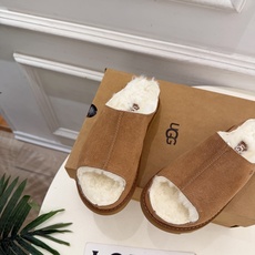 UGG 2026秋冬新品 复古厚底松糕毛毛拖鞋 这款丑萌鞋今年非常爆,色彩搭配非常时尚 超酷个性非常强!潮派炸街!各 UGG 2026秋冬新品 复古厚底松糕毛毛拖鞋 这款丑萌鞋今年非常爆,色彩搭配非常时尚 超酷个性非常强!潮派炸街!各