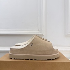 UGG 2026秋冬新品 复古厚底松糕毛毛拖鞋 这款丑萌鞋今年非常爆,色彩搭配非常时尚 超酷个性非常强!潮派炸街!各 UGG 2026秋冬新品 复古厚底松糕毛毛拖鞋 这款丑萌鞋今年非常爆,色彩搭配非常时尚 超酷个性非常强!潮派炸街!各