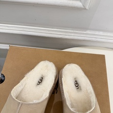 UGG 2026秋冬新品 复古厚底松糕毛毛拖鞋 这款丑萌鞋今年非常爆,色彩搭配非常时尚 超酷个性非常强!潮派炸街!各 UGG 2026秋冬新品 复古厚底松糕毛毛拖鞋 这款丑萌鞋今年非常爆,色彩搭配非常时尚 超酷个性非常强!潮派炸街!各