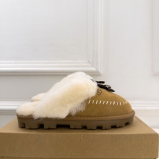 UGG 2026秋冬新品 蝴蝶结包头一脚蹬毛毛拖 这款丑萌鞋今年非常爆,色彩搭配非常时尚 超酷个性非常强!潮派炸街!各 UGG 2026秋冬新品 蝴蝶结包头一脚蹬毛毛拖 这款丑萌鞋今年非常爆,色彩搭配非常时尚 超酷个性非常强!潮派炸街!各