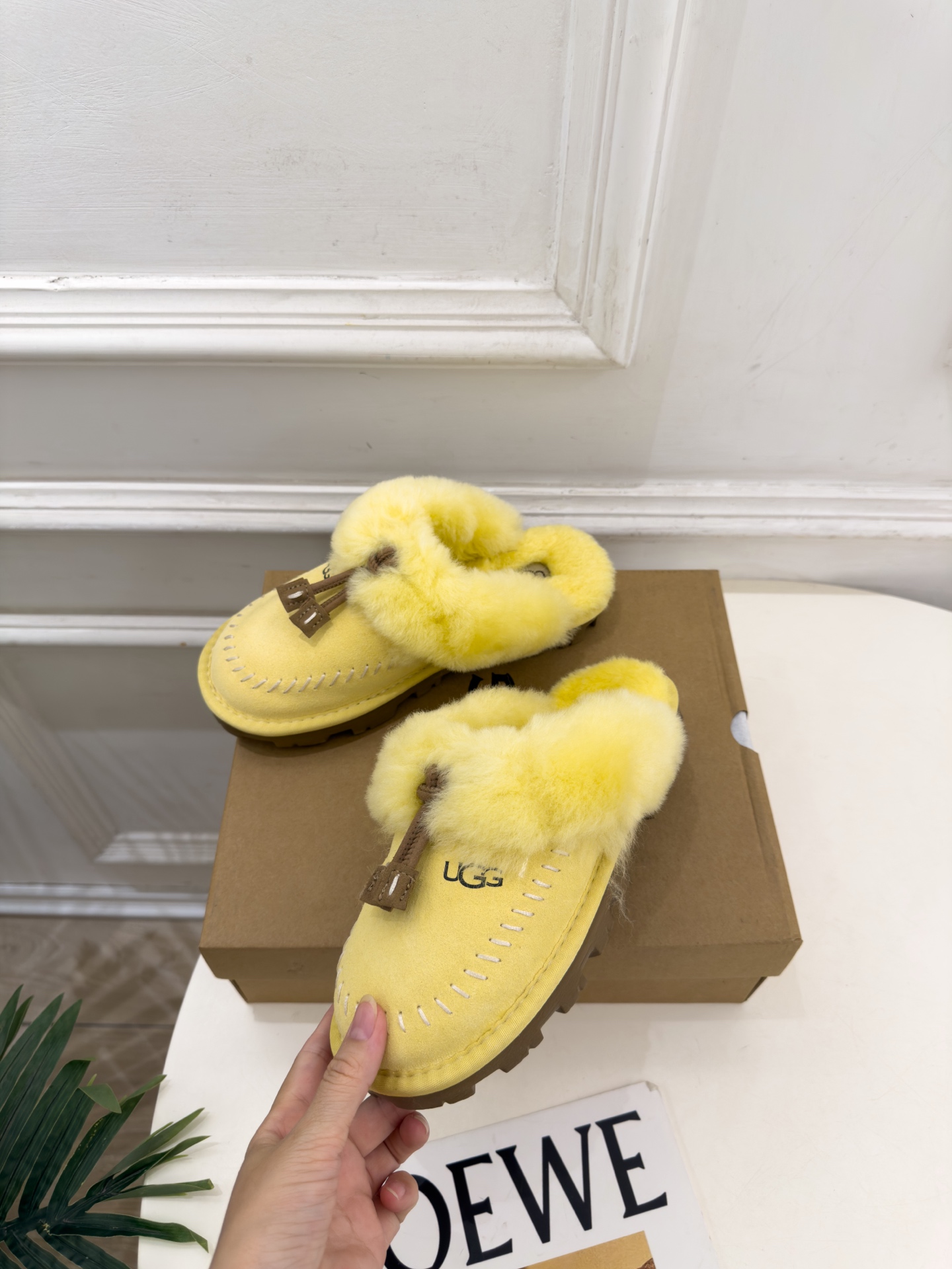 UGG  2026秋冬新品 蝴蝶结包头一脚蹬毛毛拖 这款丑萌鞋今年非常爆，色彩搭配非常时尚 超酷个性非常强！潮派炸街！各