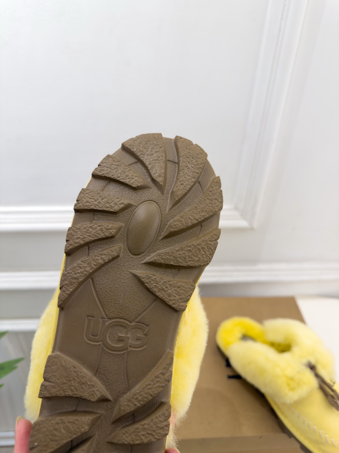 UGG  2026秋冬新品 蝴蝶结包头一脚蹬毛毛拖 这款丑萌鞋今年非常爆，色彩搭配非常时尚 超酷个性非常强！潮派炸街！各