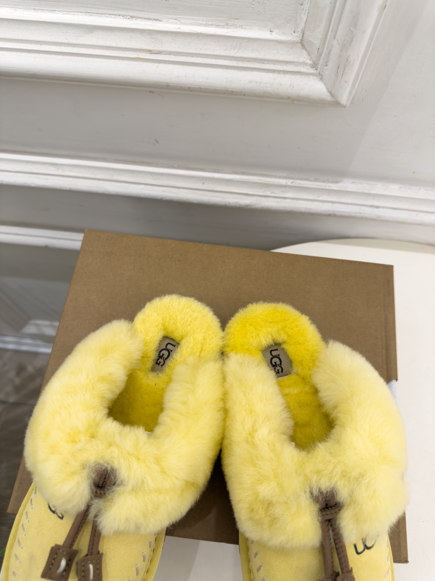 UGG  2026秋冬新品 蝴蝶结包头一脚蹬毛毛拖 这款丑萌鞋今年非常爆，色彩搭配非常时尚 超酷个性非常强！潮派炸街！各