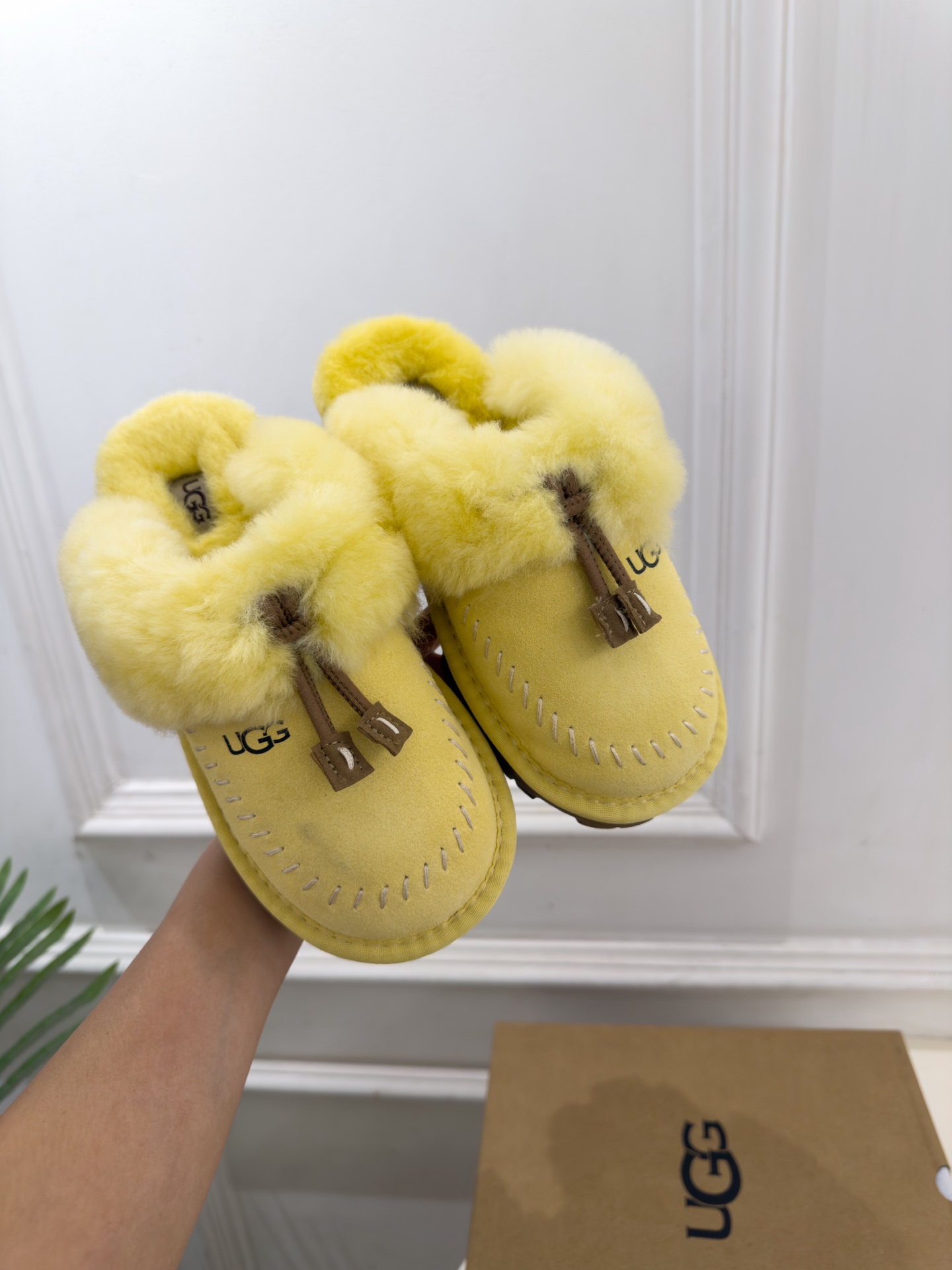 UGG  2026秋冬新品 蝴蝶结包头一脚蹬毛毛拖 这款丑萌鞋今年非常爆，色彩搭配非常时尚 超酷个性非常强！潮派炸街！各