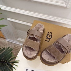UGG 2026秋冬新品 复古厚底扣带毛毛拖 这款丑萌鞋今年非常爆,色彩搭配非常时尚 超酷个性非常强!潮派炸街!各大网 UGG 2026秋冬新品 复古厚底扣带毛毛拖 这款丑萌鞋今年非常爆,色彩搭配非常时尚 超酷个性非常强!潮派炸街!各大网