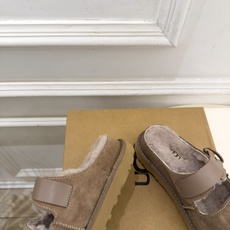 UGG 2026秋冬新品 复古厚底扣带毛毛拖 这款丑萌鞋今年非常爆,色彩搭配非常时尚 超酷个性非常强!潮派炸街!各大网 UGG 2026秋冬新品 复古厚底扣带毛毛拖 这款丑萌鞋今年非常爆,色彩搭配非常时尚 超酷个性非常强!潮派炸街!各大网