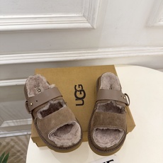 UGG 2026秋冬新品 复古厚底扣带毛毛拖 这款丑萌鞋今年非常爆,色彩搭配非常时尚 超酷个性非常强!潮派炸街!各大网 UGG 2026秋冬新品 复古厚底扣带毛毛拖 这款丑萌鞋今年非常爆,色彩搭配非常时尚 超酷个性非常强!潮派炸街!各大网