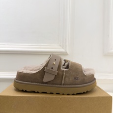 UGG 2026秋冬新品 复古厚底扣带毛毛拖 这款丑萌鞋今年非常爆,色彩搭配非常时尚 超酷个性非常强!潮派炸街!各大网 UGG 2026秋冬新品 复古厚底扣带毛毛拖 这款丑萌鞋今年非常爆,色彩搭配非常时尚 超酷个性非常强!潮派炸街!各大网