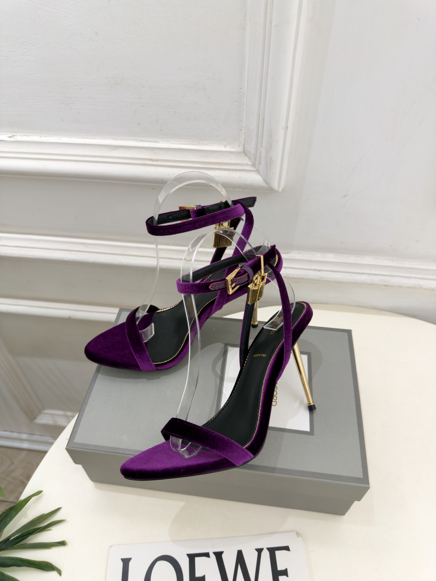 TOM FORD 汤姆福特 26𝐬𝐬  2026新品 秀场同款 TF一字带锁扣圆头高跟凉鞋 ——— TF作为这两年最受欢