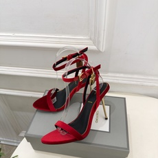 TOM FORD 汤姆福特 26𝐬𝐬 2026新品 秀场同款 TF一字带锁扣圆头高跟凉鞋 ——— TF作为这两年最受欢 TOM FORD 汤姆福特 26𝐬𝐬 2026新品 秀场同款 TF一字带锁扣圆头高跟凉鞋 ——— TF作为这两年最受欢