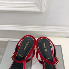 TOM FORD 汤姆福特 26𝐬𝐬 2026新品 秀场同款 TF一字带锁扣圆头高跟凉鞋 ——— TF作为这两年最受欢 TOM FORD 汤姆福特 26𝐬𝐬 2026新品 秀场同款 TF一字带锁扣圆头高跟凉鞋 ——— TF作为这两年最受欢