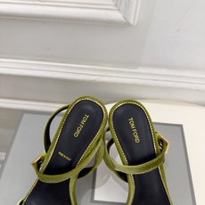 TOM FORD 汤姆福特 26𝐬𝐬 2026新品 秀场同款 TF一字带锁扣圆头高跟凉鞋 ——— TF作为这两年最受欢 TOM FORD 汤姆福特 26𝐬𝐬 2026新品 秀场同款 TF一字带锁扣圆头高跟凉鞋 ——— TF作为这两年最受欢