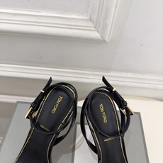 TOM FORD 汤姆福特 26𝐬𝐬 2026新品 秀场同款 TF一字带锁扣圆头高跟凉鞋 ——— TF作为这两年最受欢 TOM FORD 汤姆福特 26𝐬𝐬 2026新品 秀场同款 TF一字带锁扣圆头高跟凉鞋 ——— TF作为这两年最受欢