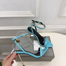 TOM FORD 汤姆福特 26𝐬𝐬 2026新品 秀场同款 TF一字带锁扣圆头高跟凉鞋 ——— TF作为这两年最受欢 TOM FORD 汤姆福特 26𝐬𝐬 2026新品 秀场同款 TF一字带锁扣圆头高跟凉鞋 ——— TF作为这两年最受欢