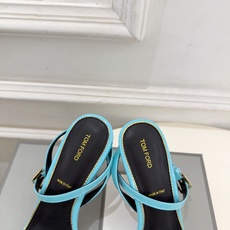 TOM FORD 汤姆福特 26𝐬𝐬 2026新品 秀场同款 TF一字带锁扣圆头高跟凉鞋 ——— TF作为这两年最受欢 TOM FORD 汤姆福特 26𝐬𝐬 2026新品 秀场同款 TF一字带锁扣圆头高跟凉鞋 ——— TF作为这两年最受欢