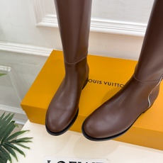 LV | 路易威登 26𝐬𝐬 🧡💚2026 秋冬新品 顶级版本‼️原版一致 专柜主打最新款 LV 侧拉链平底骑士靴 LV | 路易威登 26𝐬𝐬 🧡💚2026 秋冬新品 顶级版本‼️原版一致 专柜主打最新款 LV 侧拉链平底骑士靴