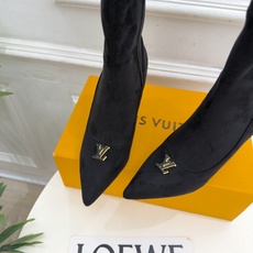 LV | 路易威登 26𝐬𝐬 🧡💚2026 秋冬新品 顶级版本‼️原版一致 专柜主打最新款 LV 极简尖头高跟弹力 LV | 路易威登 26𝐬𝐬 🧡💚2026 秋冬新品 顶级版本‼️原版一致 专柜主打最新款 LV 极简尖头高跟弹力