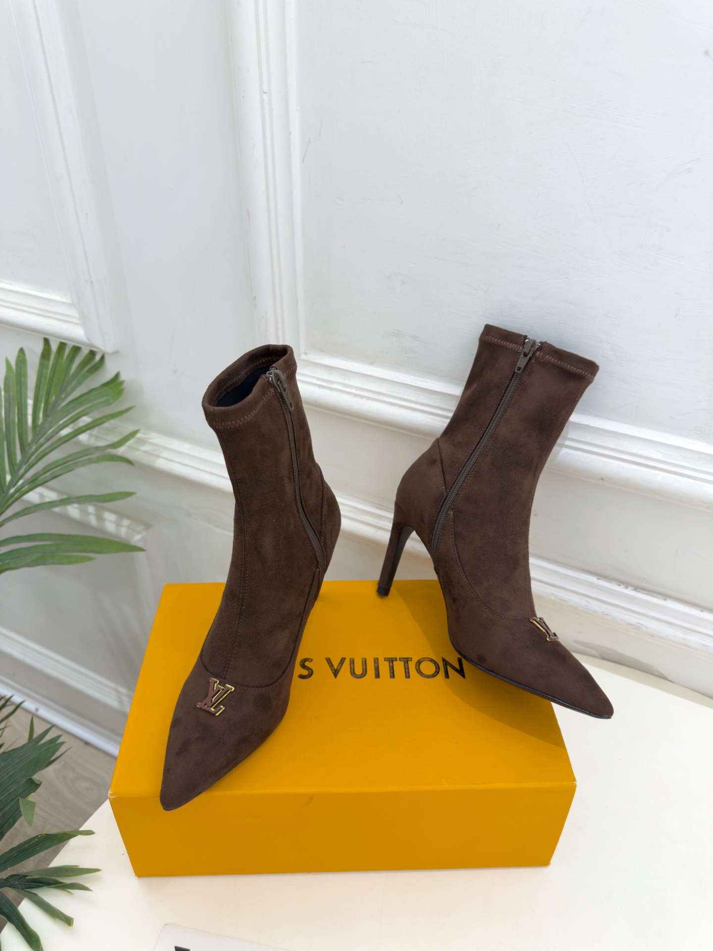LV | 路易威登 26𝐬𝐬 🧡💚2026 秋冬新品 顶级版本‼️原版一致 专柜主打最新款 LV 极简尖头高跟弹力 LV | 路易威登 26𝐬𝐬 🧡💚2026 秋冬新品 顶级版本‼️原版一致 专柜主打最新款 LV 极简尖头高跟弹力