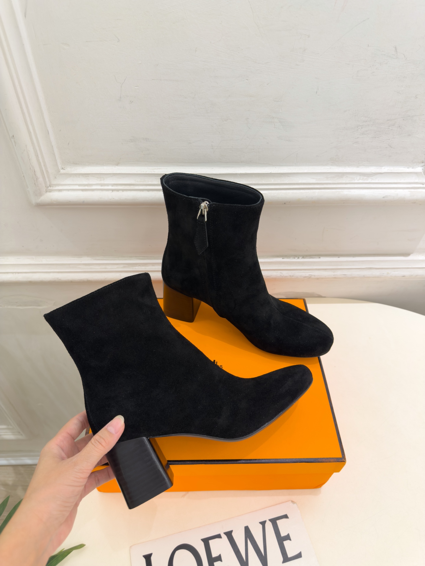 🐎𝐇𝐄𝐑𝐌𝐄* 爱玛仕 26𝐬𝐬  🌈专柜新款 2026秋冬新品 极简复古侧拉链粗跟短靴 系列〰 ◽鞋面：原版特定制牛皮