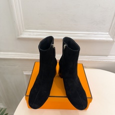 🐎𝐇𝐄𝐑𝐌𝐄* 爱玛仕 26𝐬𝐬 🌈专柜新款 2026秋冬新品 极简复古侧拉链粗跟短靴 系列〰 ◽鞋面:原版特定制牛皮 🐎𝐇𝐄𝐑𝐌𝐄* 爱玛仕 26𝐬𝐬 🌈专柜新款 2026秋冬新品 极简复古侧拉链粗跟短靴 系列〰 ◽鞋面:原版特定制牛皮