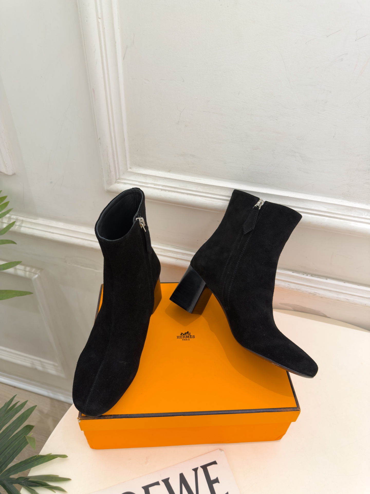 🐎𝐇𝐄𝐑𝐌𝐄* 爱玛仕 26𝐬𝐬  🌈专柜新款 2026秋冬新品 极简复古侧拉链粗跟短靴 系列〰 ◽鞋面：原版特定制牛皮