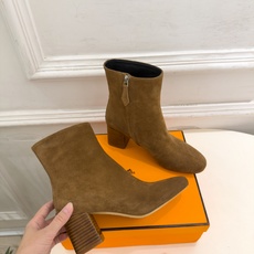 🐎𝐇𝐄𝐑𝐌𝐄* 爱玛仕 26𝐬𝐬 🌈专柜新款 2026秋冬新品 极简复古侧拉链粗跟短靴 系列〰 ◽鞋面:原版特定制牛皮 🐎𝐇𝐄𝐑𝐌𝐄* 爱玛仕 26𝐬𝐬 🌈专柜新款 2026秋冬新品 极简复古侧拉链粗跟短靴 系列〰 ◽鞋面:原版特定制牛皮