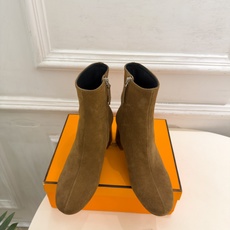 🐎𝐇𝐄𝐑𝐌𝐄* 爱玛仕 26𝐬𝐬 🌈专柜新款 2026秋冬新品 极简复古侧拉链粗跟短靴 系列〰 ◽鞋面:原版特定制牛皮 🐎𝐇𝐄𝐑𝐌𝐄* 爱玛仕 26𝐬𝐬 🌈专柜新款 2026秋冬新品 极简复古侧拉链粗跟短靴 系列〰 ◽鞋面:原版特定制牛皮