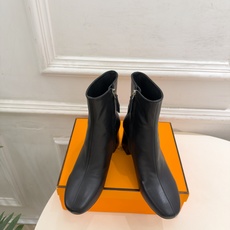 🐎𝐇𝐄𝐑𝐌𝐄* 爱玛仕 26𝐬𝐬 🌈专柜新款 2026秋冬新品 极简复古侧拉链粗跟短靴 系列〰 ◽鞋面:原版特定制牛皮 🐎𝐇𝐄𝐑𝐌𝐄* 爱玛仕 26𝐬𝐬 🌈专柜新款 2026秋冬新品 极简复古侧拉链粗跟短靴 系列〰 ◽鞋面:原版特定制牛皮