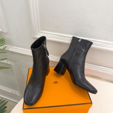🐎𝐇𝐄𝐑𝐌𝐄* 爱玛仕 26𝐬𝐬 🌈专柜新款 2026秋冬新品 极简复古侧拉链粗跟短靴 系列〰 ◽鞋面:原版特定制牛皮 🐎𝐇𝐄𝐑𝐌𝐄* 爱玛仕 26𝐬𝐬 🌈专柜新款 2026秋冬新品 极简复古侧拉链粗跟短靴 系列〰 ◽鞋面:原版特定制牛皮