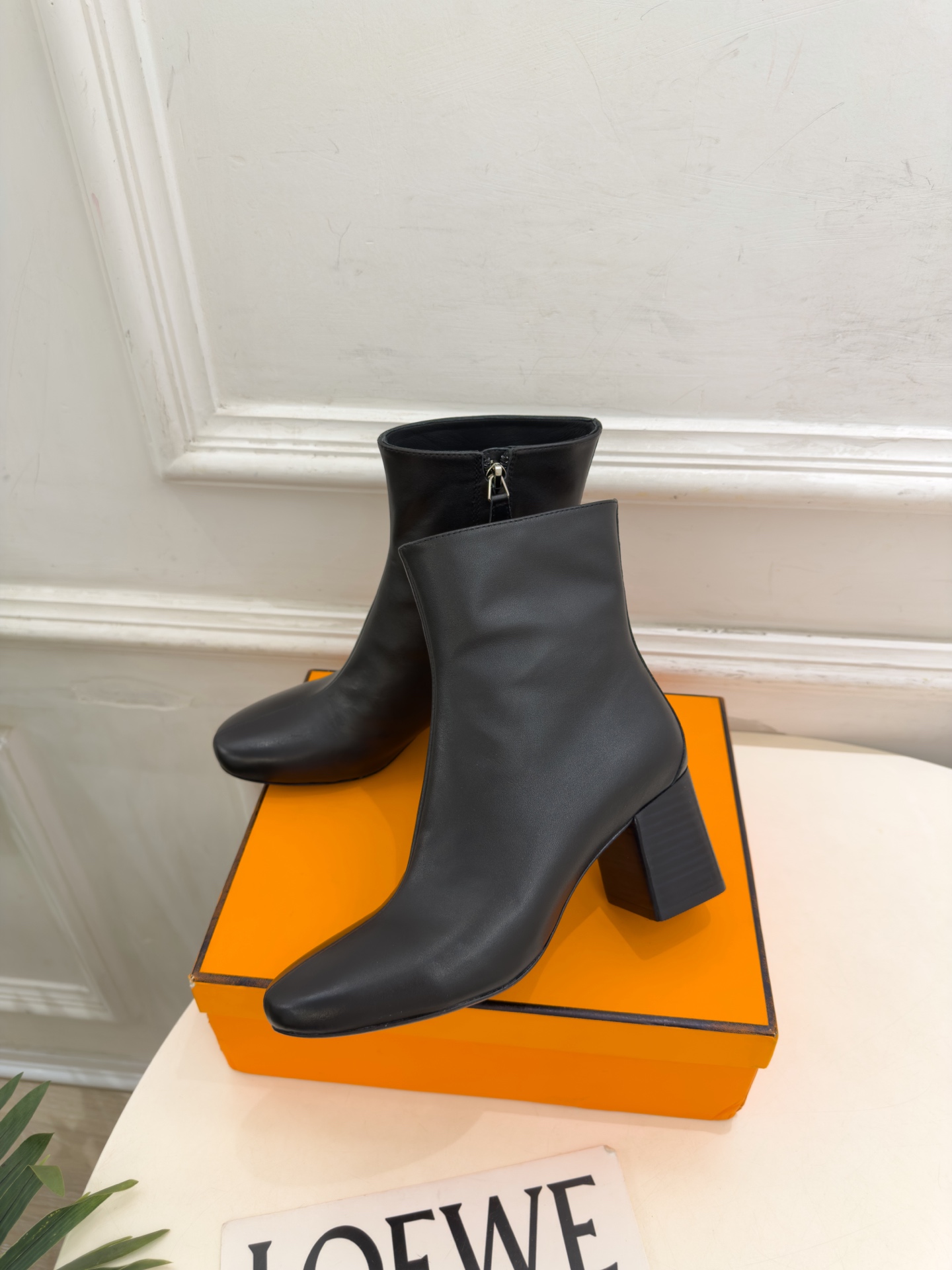 🐎𝐇𝐄𝐑𝐌𝐄* 爱玛仕 26𝐬𝐬 🌈专柜新款 2026秋冬新品 极简复古侧拉链粗跟短靴 系列〰 ◽鞋面:原版特定制牛皮 🐎𝐇𝐄𝐑𝐌𝐄* 爱玛仕 26𝐬𝐬 🌈专柜新款 2026秋冬新品 极简复古侧拉链粗跟短靴 系列〰 ◽鞋面:原版特定制牛皮
