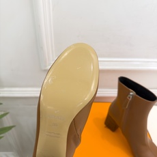 🐎𝐇𝐄𝐑𝐌𝐄* 爱玛仕 26𝐬𝐬 🌈专柜新款 2026秋冬新品 极简复古侧拉链粗跟短靴 系列〰 ◽鞋面:原版特定制牛皮 🐎𝐇𝐄𝐑𝐌𝐄* 爱玛仕 26𝐬𝐬 🌈专柜新款 2026秋冬新品 极简复古侧拉链粗跟短靴 系列〰 ◽鞋面:原版特定制牛皮