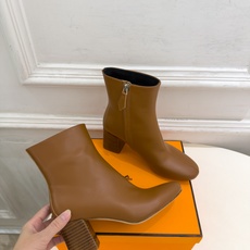 🐎𝐇𝐄𝐑𝐌𝐄* 爱玛仕 26𝐬𝐬 🌈专柜新款 2026秋冬新品 极简复古侧拉链粗跟短靴 系列〰 ◽鞋面:原版特定制牛皮 🐎𝐇𝐄𝐑𝐌𝐄* 爱玛仕 26𝐬𝐬 🌈专柜新款 2026秋冬新品 极简复古侧拉链粗跟短靴 系列〰 ◽鞋面:原版特定制牛皮