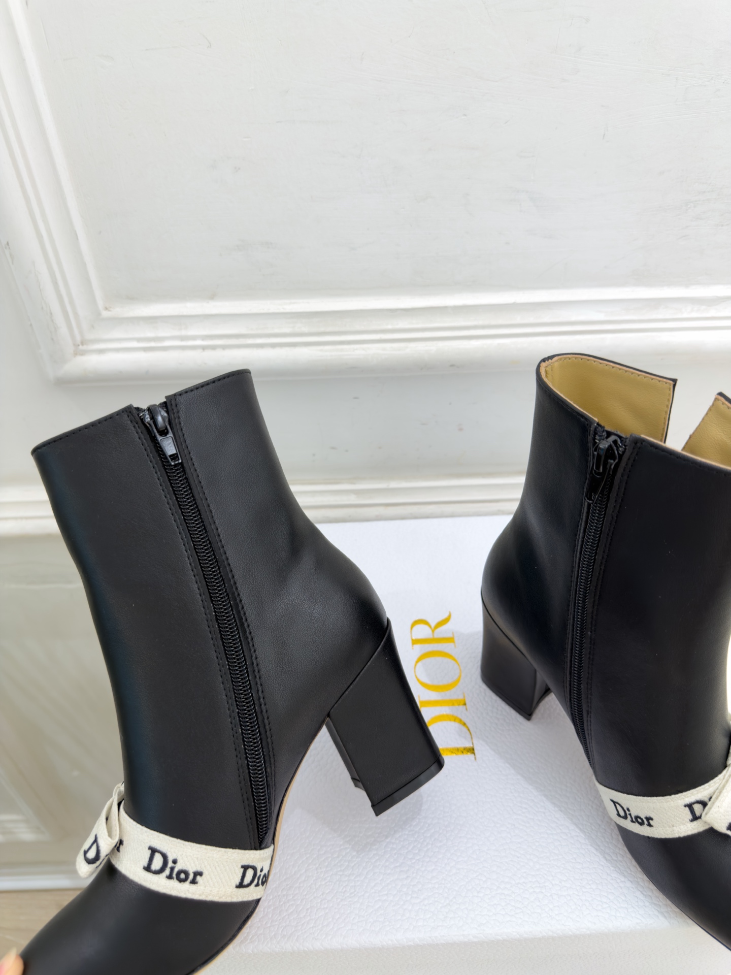 Dior | 迪奥 26𝐬𝐬 🧡💚2026秋冬新品 顶级版本⚠️ 专柜主打新款 J'Adior 字母织带蝴蝶结粗跟 Dior | 迪奥 26𝐬𝐬 🧡💚2026秋冬新品 顶级版本⚠️ 专柜主打新款 J'Adior 字母织带蝴蝶结粗跟