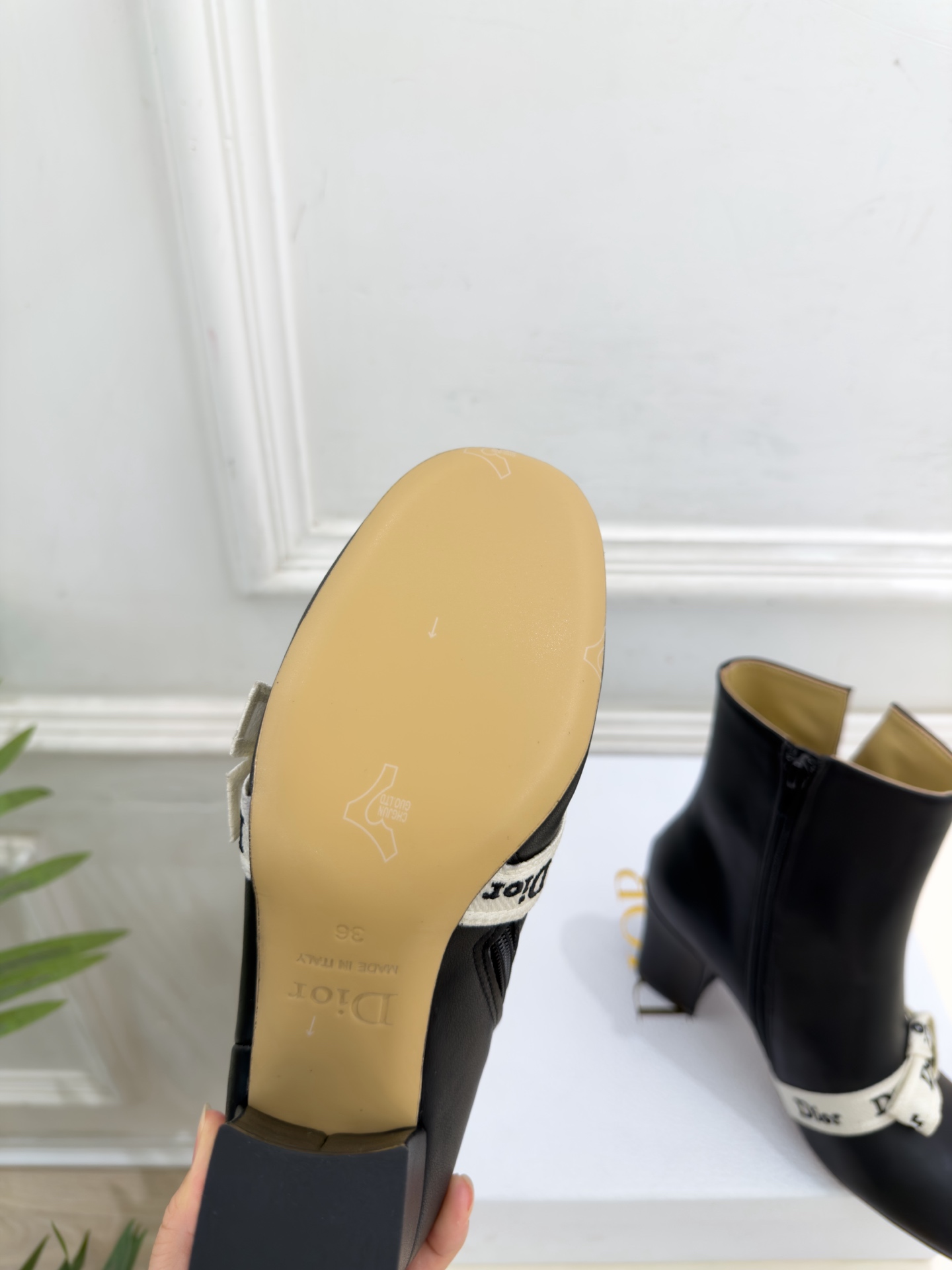 Dior | 迪奥 26𝐬𝐬 🧡💚2026秋冬新品 顶级版本⚠️ 专柜主打新款 J'Adior 字母织带蝴蝶结粗跟 Dior | 迪奥 26𝐬𝐬 🧡💚2026秋冬新品 顶级版本⚠️ 专柜主打新款 J'Adior 字母织带蝴蝶结粗跟