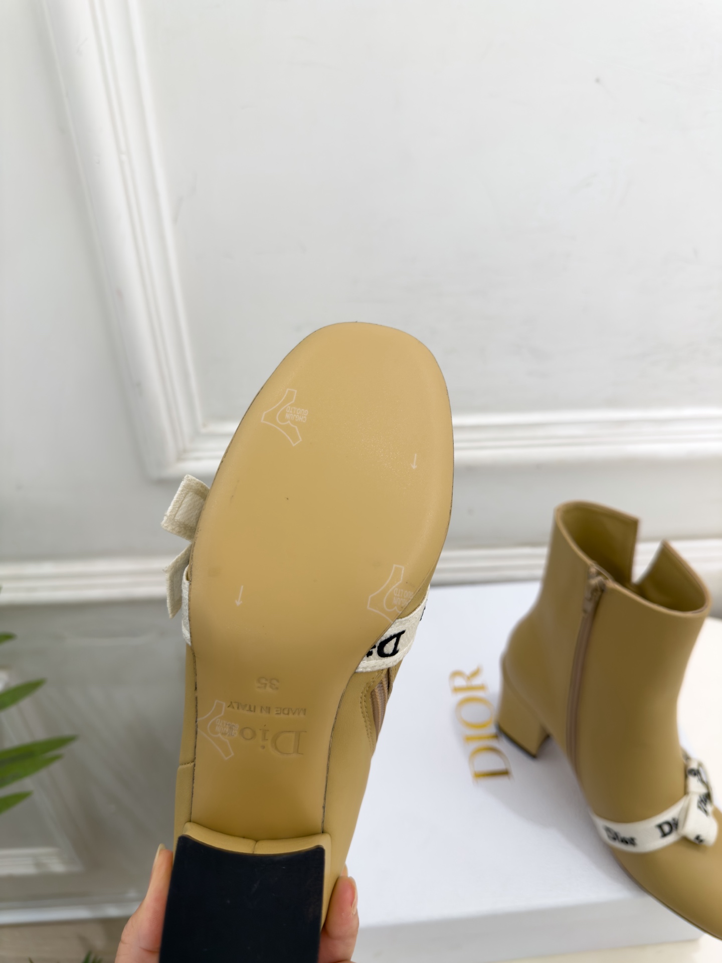 Dior | 迪奥 26𝐬𝐬 🧡💚2026秋冬新品 顶级版本⚠️ 专柜主打新款 J'Adior 字母织带蝴蝶结粗跟 Dior | 迪奥 26𝐬𝐬 🧡💚2026秋冬新品 顶级版本⚠️ 专柜主打新款 J'Adior 字母织带蝴蝶结粗跟