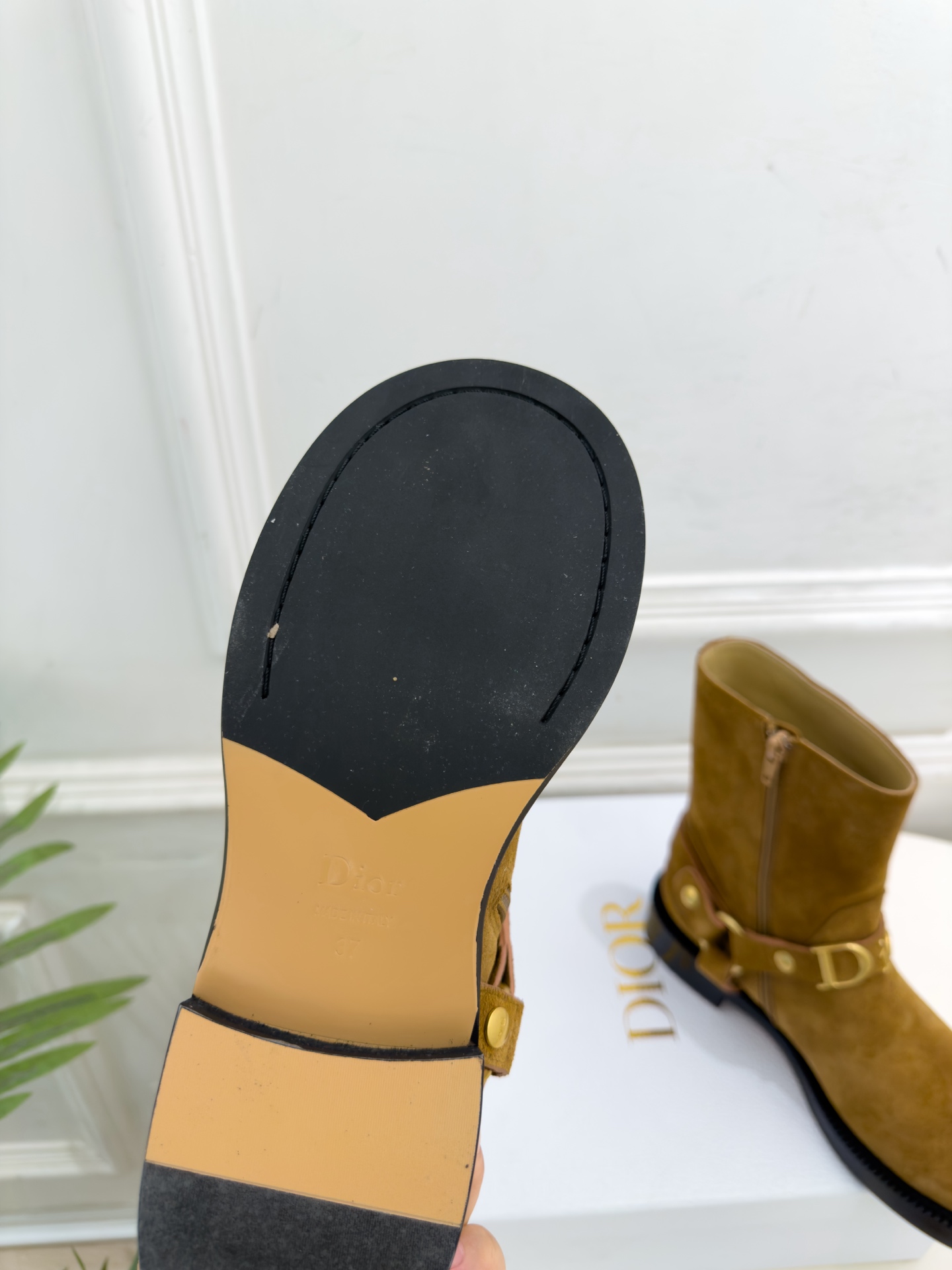 Dior |  迪奥  26𝐬𝐬  🧡💚2026秋冬新品 顶级版本⚠️ 专柜主打新款  Dior金属字母扣粗跟机车短靴 