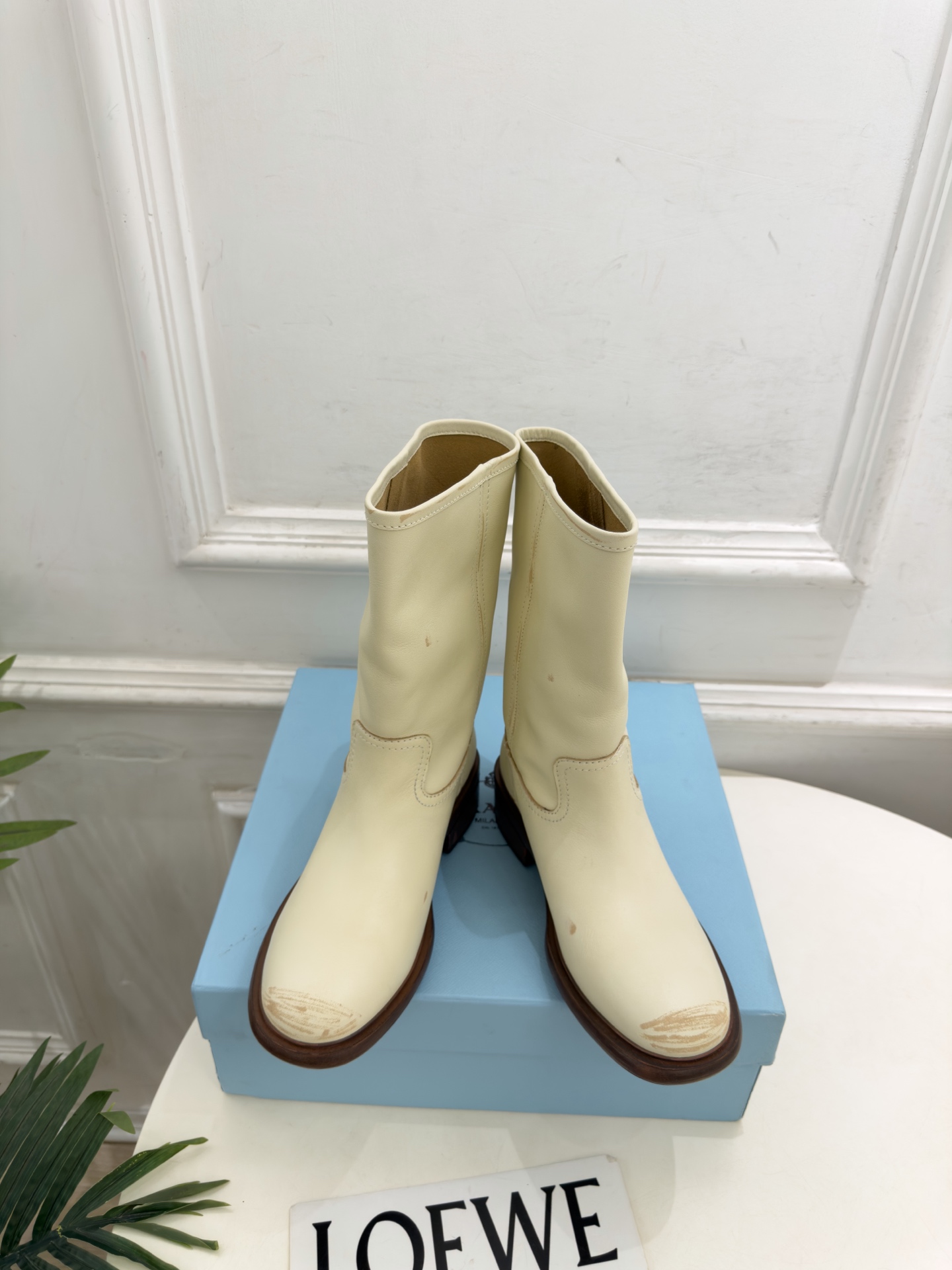 PRADA 普拉达  26𝐬𝐬  🌈2026秋冬新品 专柜走秀款 复古擦色做旧粗跟马丁靴 短靴系列〰 ◽鞋面：原版高定制