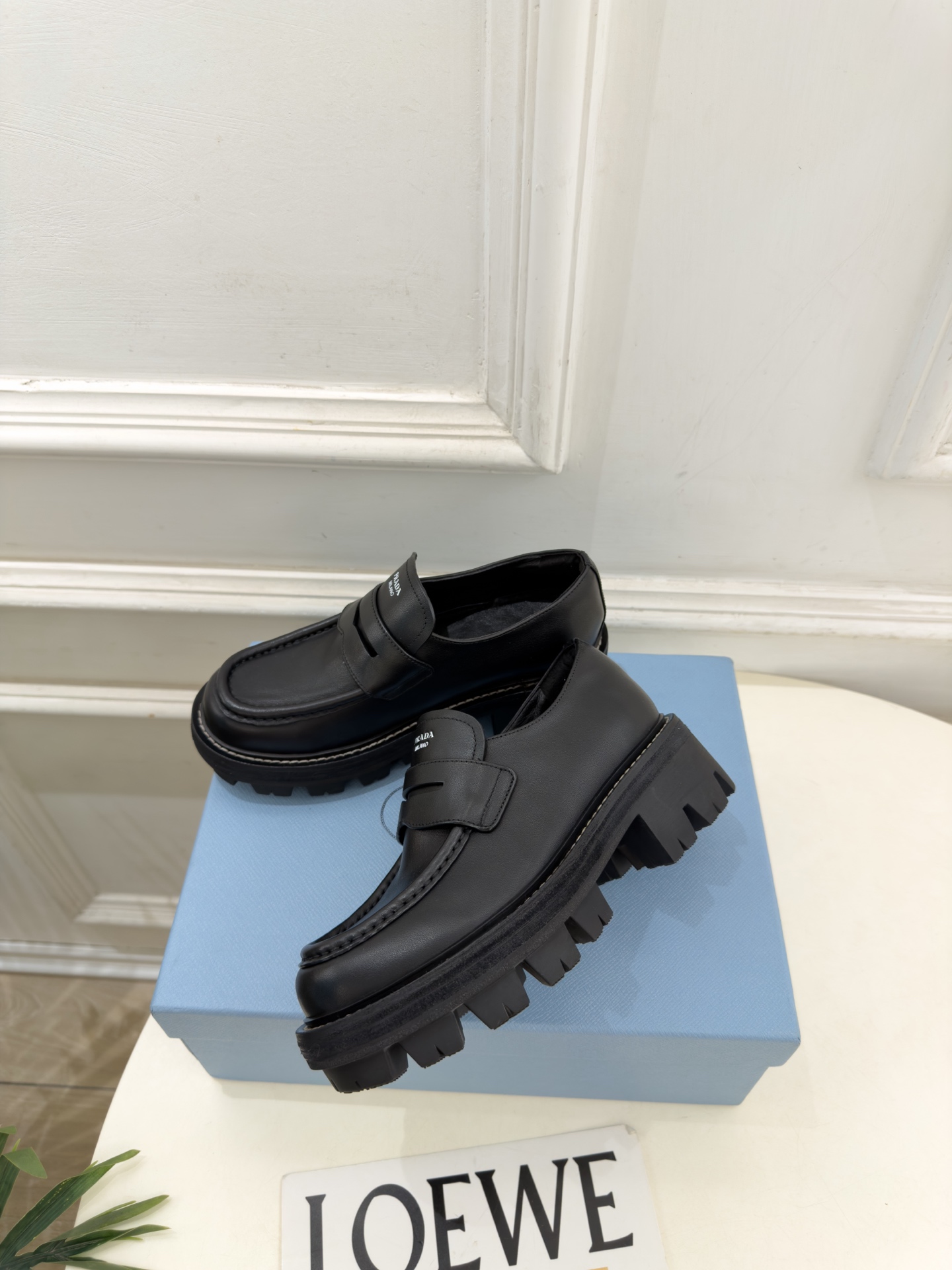 PRADA 普拉达  26𝐬𝐬  🌈2026新品 专柜走秀款 经典字母厚底乐福鞋 系列〰 ◽鞋面：原版高定制面料 ◽️ 